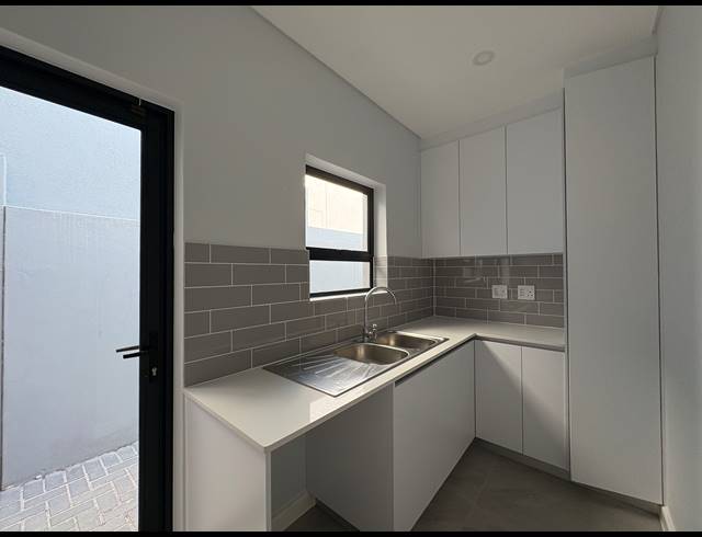4 BEDROOM HOUSE FOR SALE IN SANDOWN